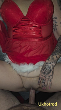Kongkek cepat dan creampie dalam pakaian xmas selepas deepthroat bj