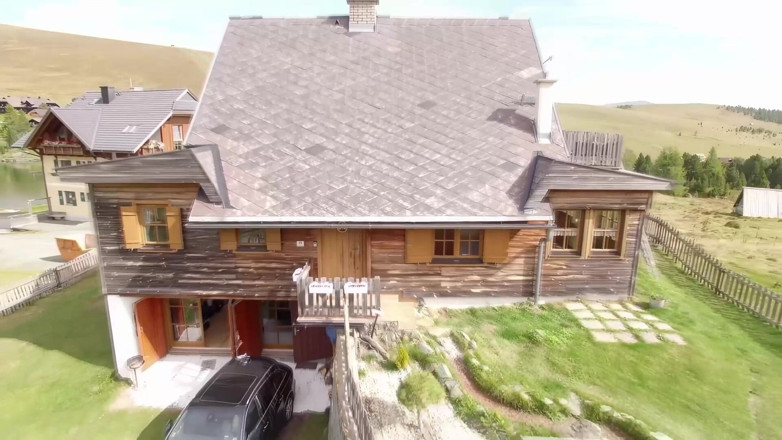 German Full Movies: Prsatá blondýnka v kožených kalhotách je ošukaná v Alpine Hut