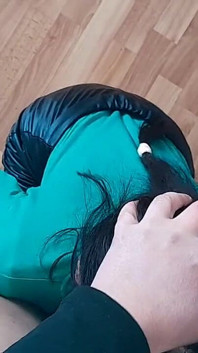 İki köle kız arkadaşım köle ben boşalana kadar vücudumu yalıyor