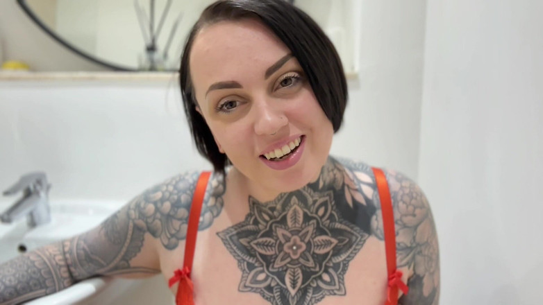 Miss Valentina: Human Toilet