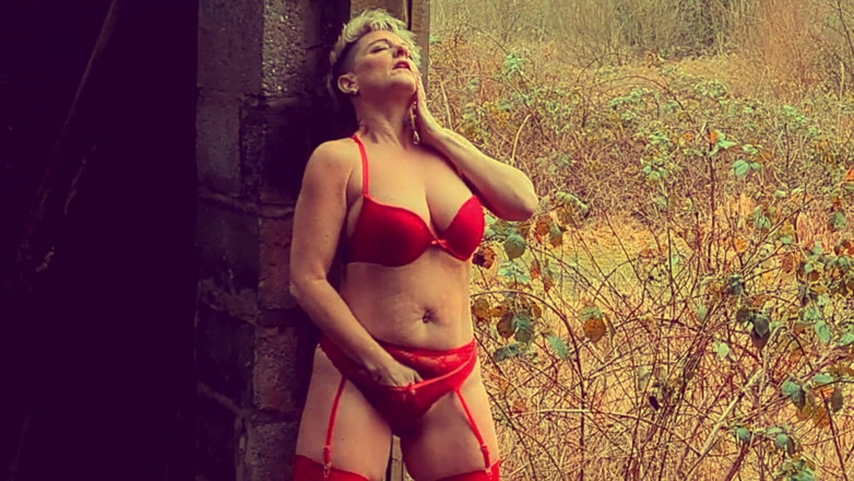 Kylie Britain Adventures: Raiul masturbării