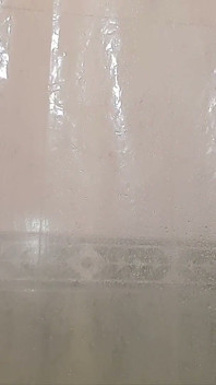 Buttplug proberen onder de douche
