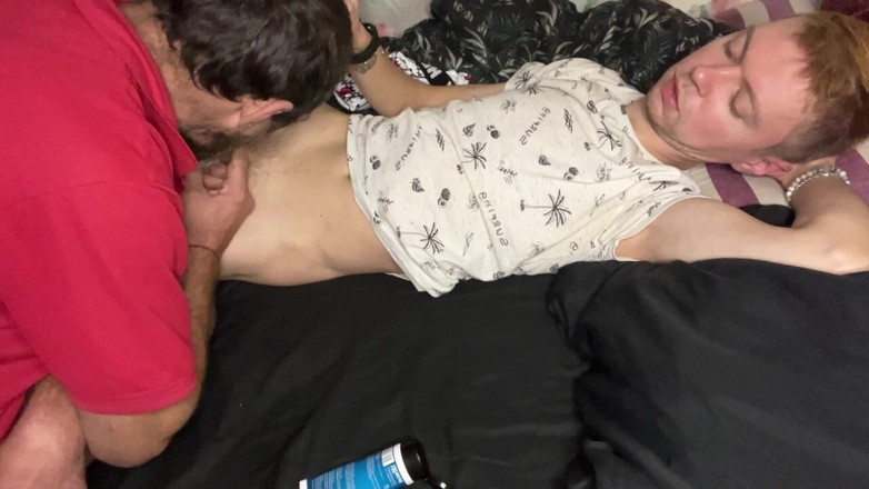 MaxHotty: Eccellente eruzione di sperma nel sedere stretto di un giovane...