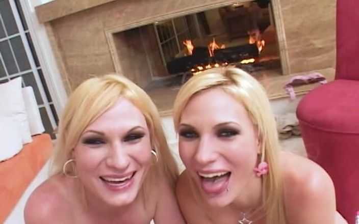 Top Web Models: Gemenele Cameron - muie blondă în trei cu vedere la persoana 1