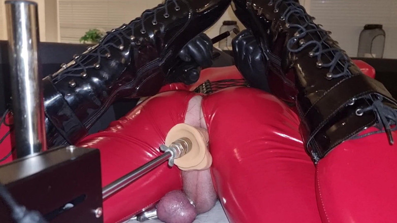 Hooded June: Mengimpikan untuk diikat dan ditinggalkan semasa mesin kongkek melayani beberapa...