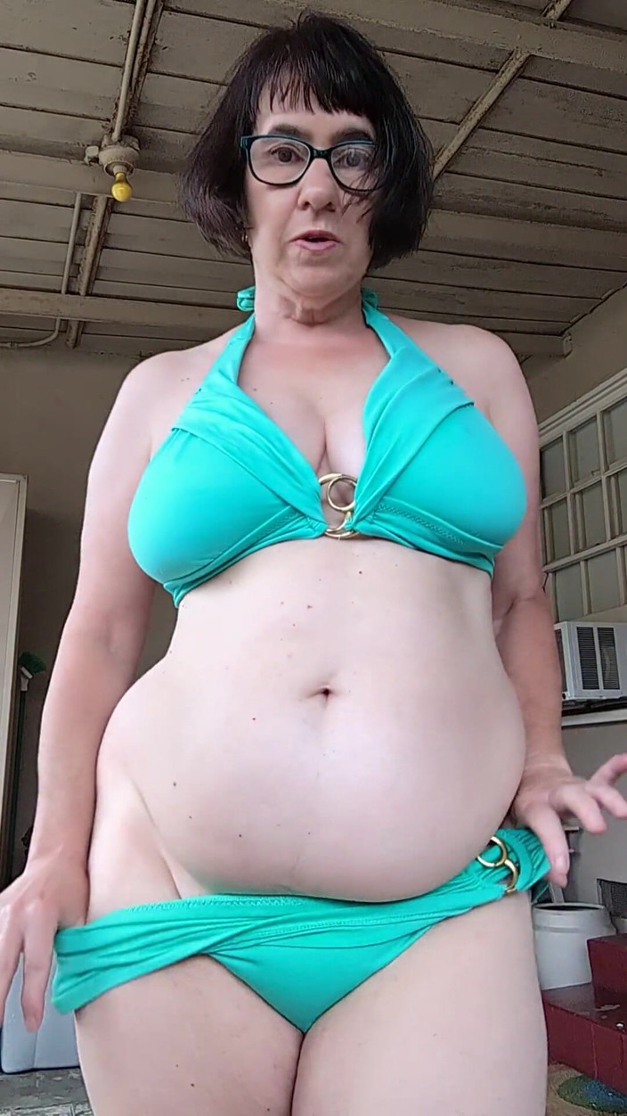 BustyBrendaxx: สลัตสกปรกถอดผ้าออกเปลือยกายกลางแจ้ง!