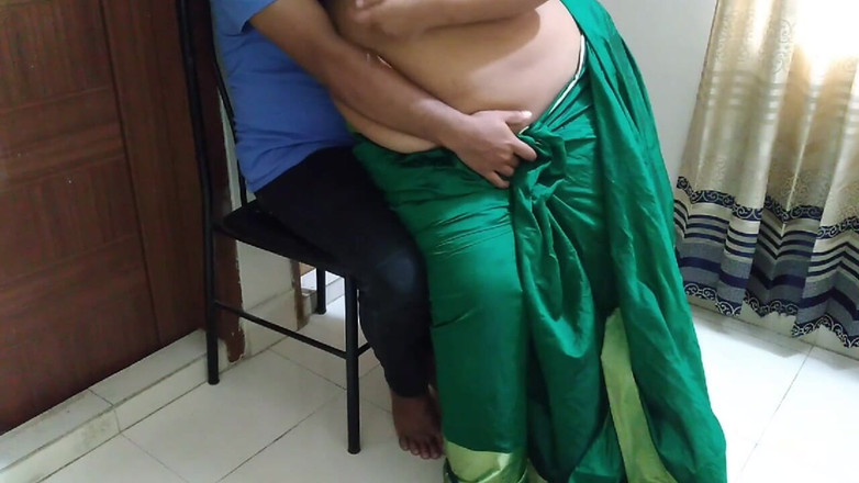 Aria Mia: 印度热辣继母操继子的朋友，因为她想要测试18岁的男人