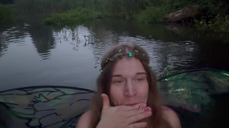Lily, Goddess of Desire: Водна фея з'являється і спокушає вас, коли темрява падає