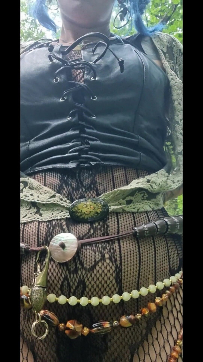 Mania Pigmilk: Gobilngirly Reitet Dildo Im Wald