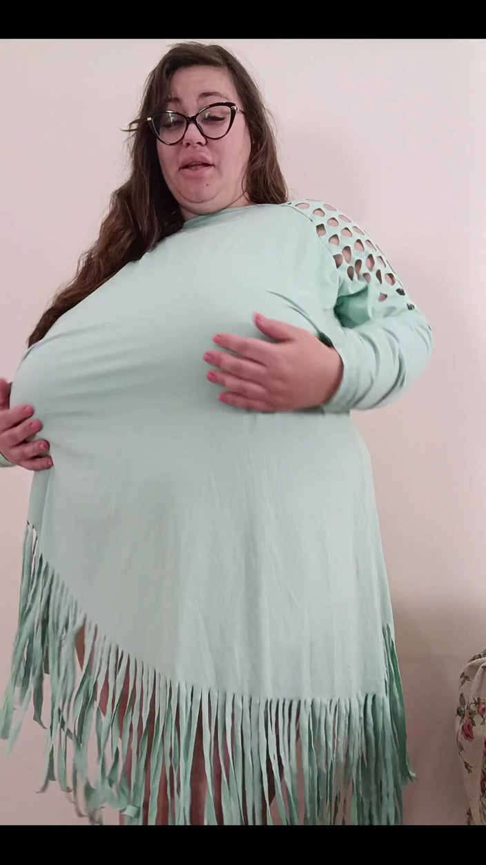 Nina Doll: Femeie mare și țâțoasă solo