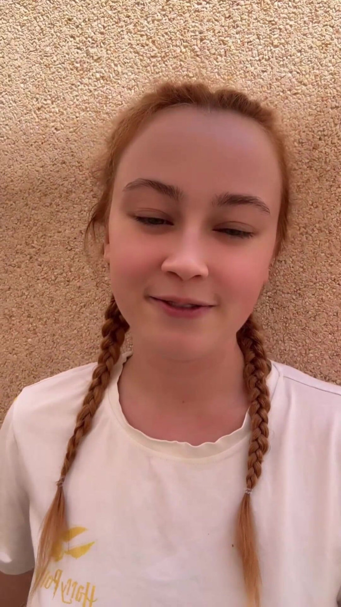 Sheryl X Sinclair: Nejplnější venkovní pissing kompilace 2025!