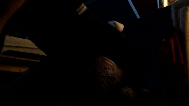 Joslin: Kadın kılıklı joslin götten dildo alıyor