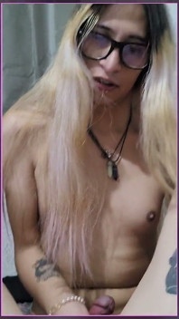 자비없이 나를 존나게 따먹는 금발의 음란한 마누라