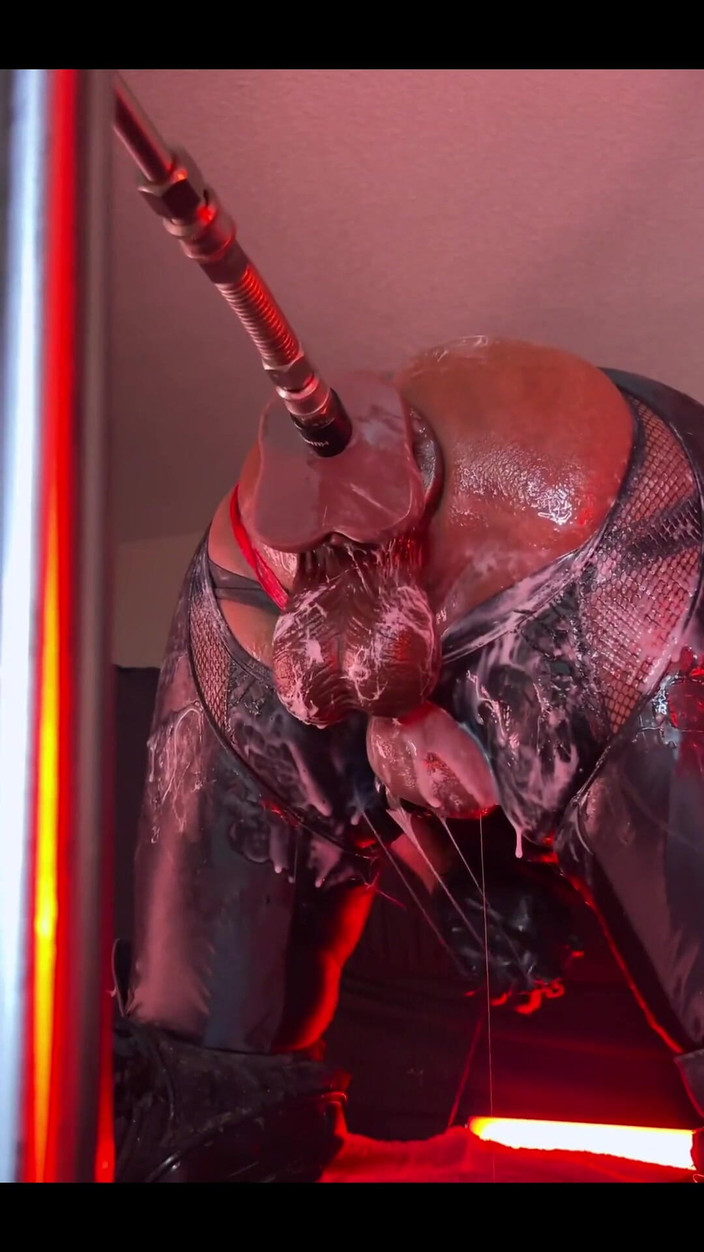 DipsoDeep: 屁股机器上的激烈奶油性爱 - 张开和放屁泡