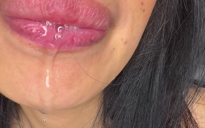 Asmr_mouth: Reuzine zal je spugen en je haar uvula laten zien