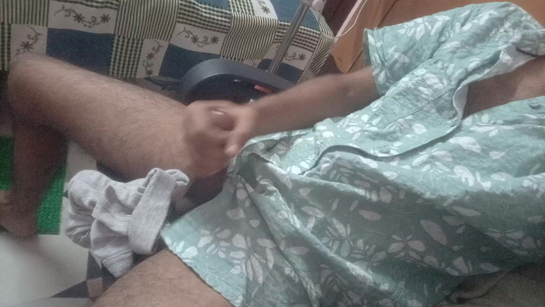 Suhas: İç çamaşırı koklama ve boşalma