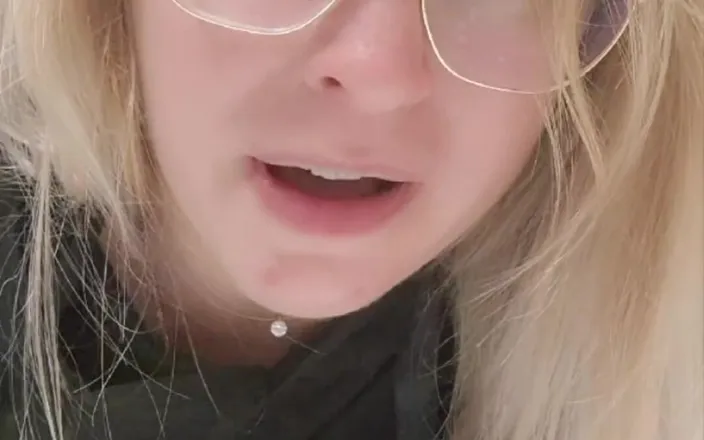 Anna Lynx: Masturbating to Your Dick Pic