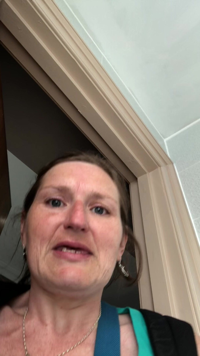 Pissing Paradise: Rachel wriggler lagi asik kencing di toilet umum, si cewek...