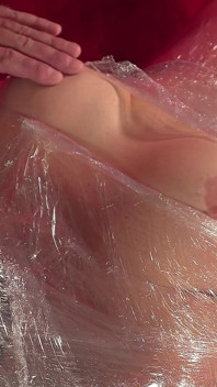 Foil Mummification Dengan Womanizer Mainan Bertukar Kepada Penyeksaan Selepas Orgasme Dengan Orgasme Kedua