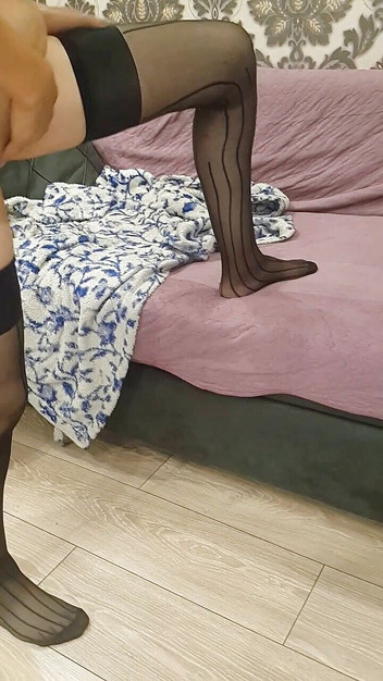 Inessa2021: Une MILF arménienne se masturbe