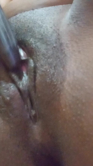 Duky: Si masturba duramente
