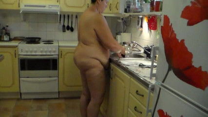 Sex hub couple: Jen does the dishes all naked