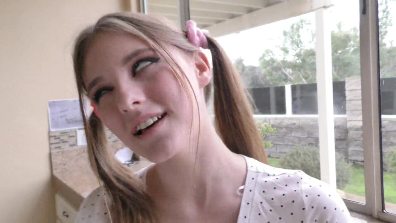 Perv Milfs n Teens: Melody Mark attend avec impatience de voir partir la femme...