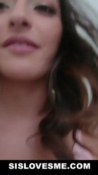 Sislovesme - Emily Willis hermanastra tabú