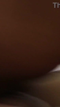 Clarkes 2 seksi novinha büyük zenci Eva Perez ve Kyra Sex'i tadılıyor