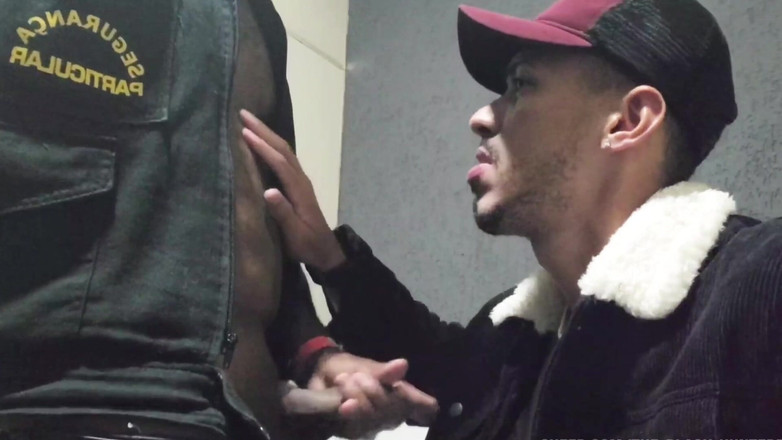 TheBlacKHunterr: Ochranka a jeho kachna se schovává