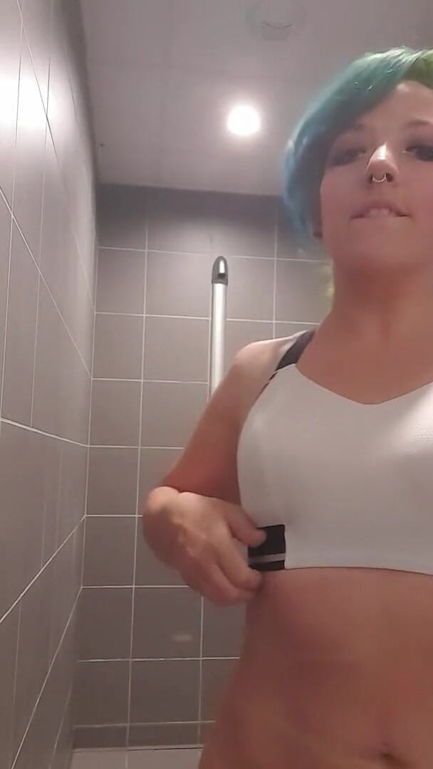 Daphnee Lecerf: Going to the gym with me can be like this