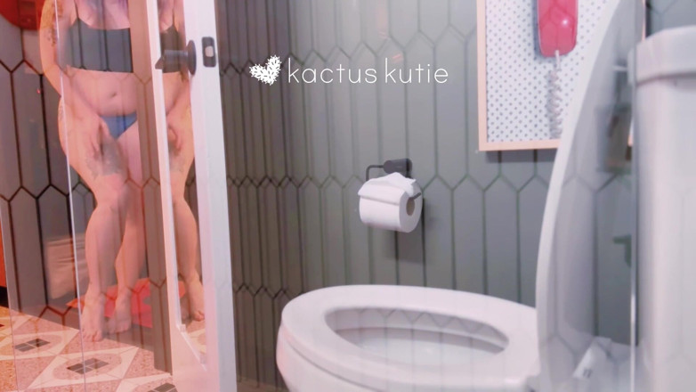 kactus kutie: Voyeur orinar en una fiesta de pis