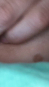 Tante seksi lagi asik fingering memeknya sendirian