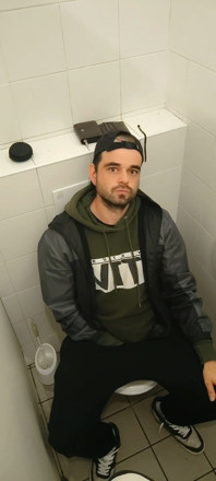 Une Vidéo D’une Belle Journée Aux Toilettes