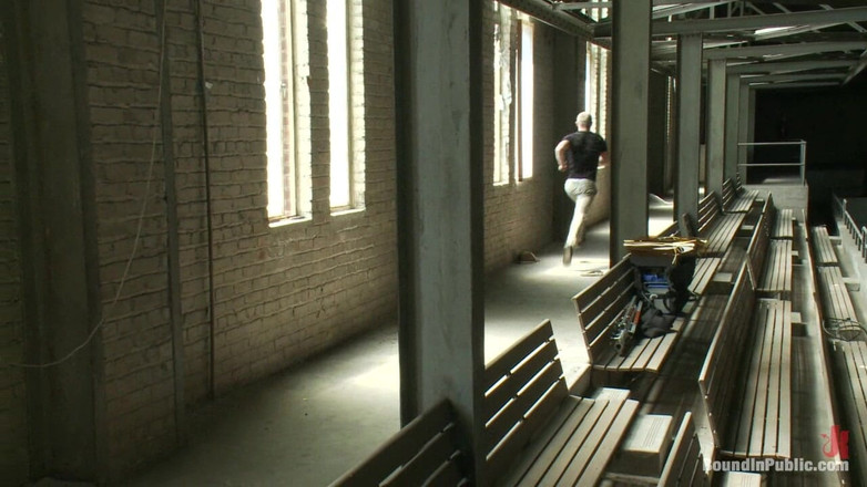 Bound in public: Mostre-me o dinheiro!