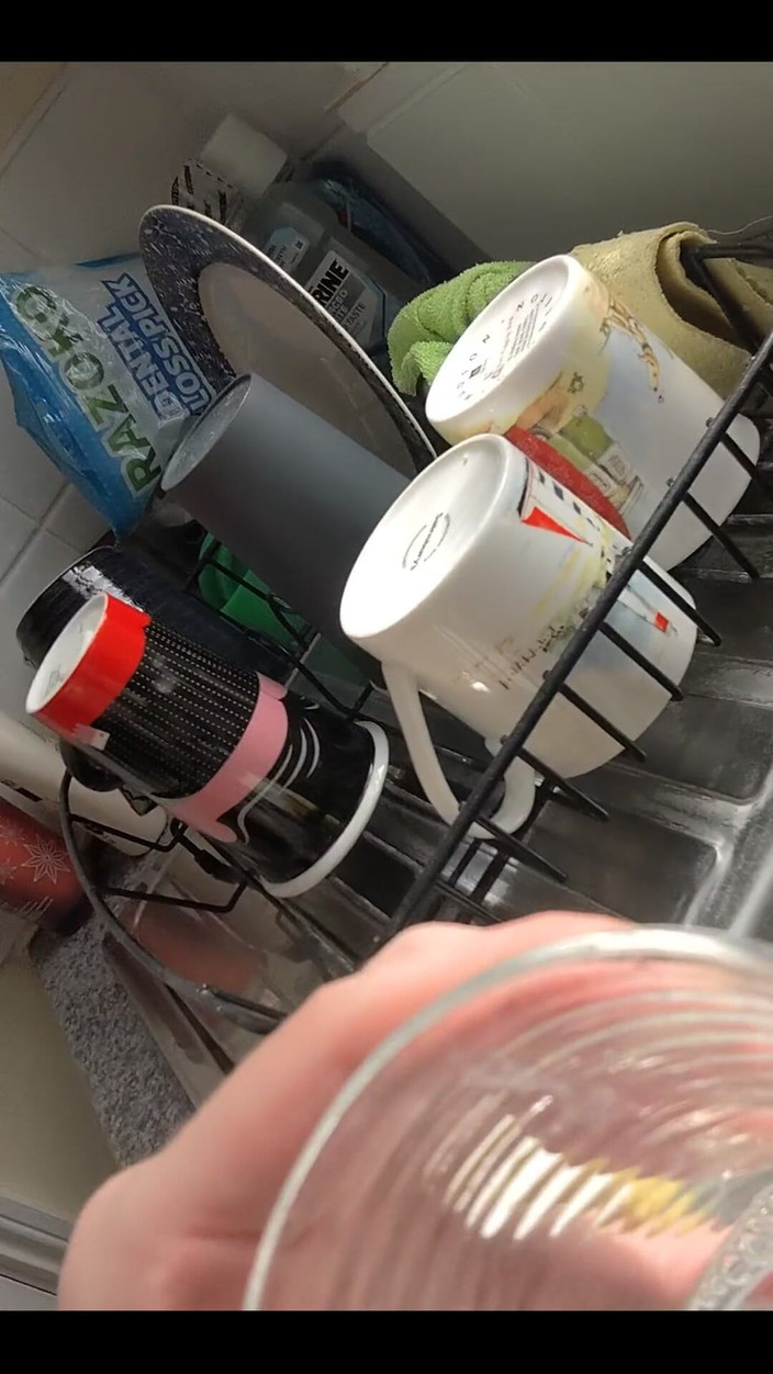 Bob Steel: 本当に誰かにカップから私の精液を飲んでほしい