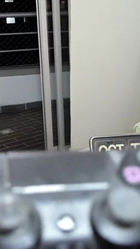 Minha meia-irmã está tão excitada que tive que encher sua buceta de porra! POV