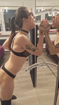 TS-Sklavin_Bonnie: TS otrokyně Bonnie testuje svou novou dildo sadu