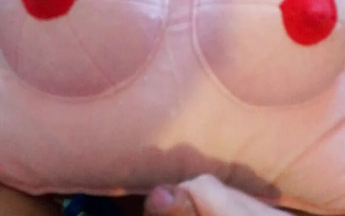 Gettulio: Cum on tits pillow