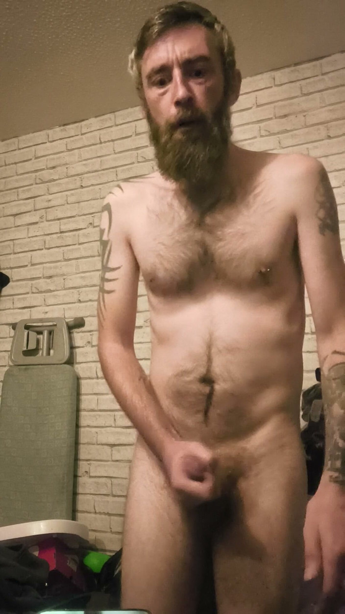 Smoking stoker: Une grosse bite bien dure se branle et fume