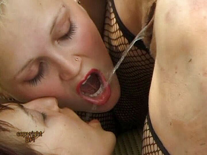 Pissing adventures: Altın duş okyanusları