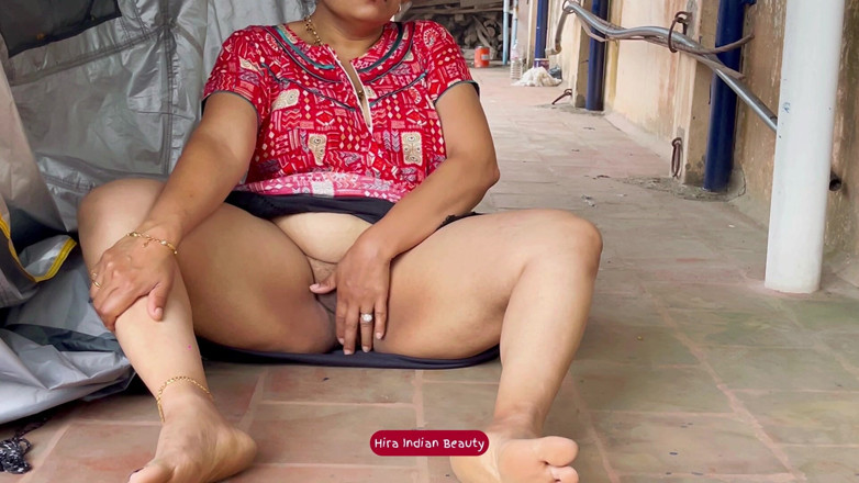 Hot 365 Entertainments: Indiana MILF Hira: Primo Piano Di Sgrillettamento Della Figa, Masturbazione...