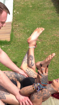 Sessão reversa de gang bang yoga