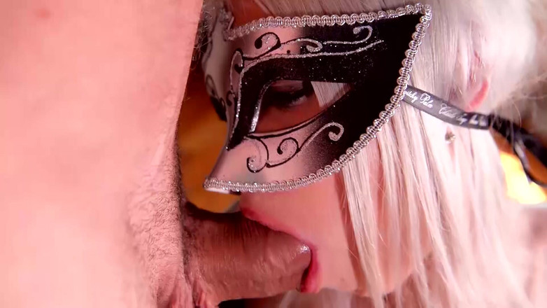 Anal lover: 完璧なお尻、小柄な18歳、深くアナルに入って愛している