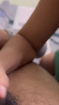 Priya bhabhi đang mopping anh rể đang bí mật xem đến và bắt đầu làm tình