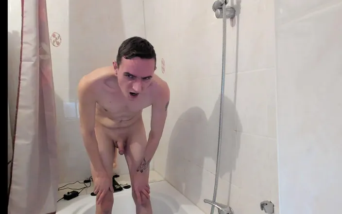 raffou: Raffou first time in her bathroom