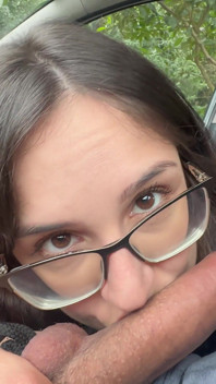 Boquete no carro - garganta profunda, foreskin e gozada