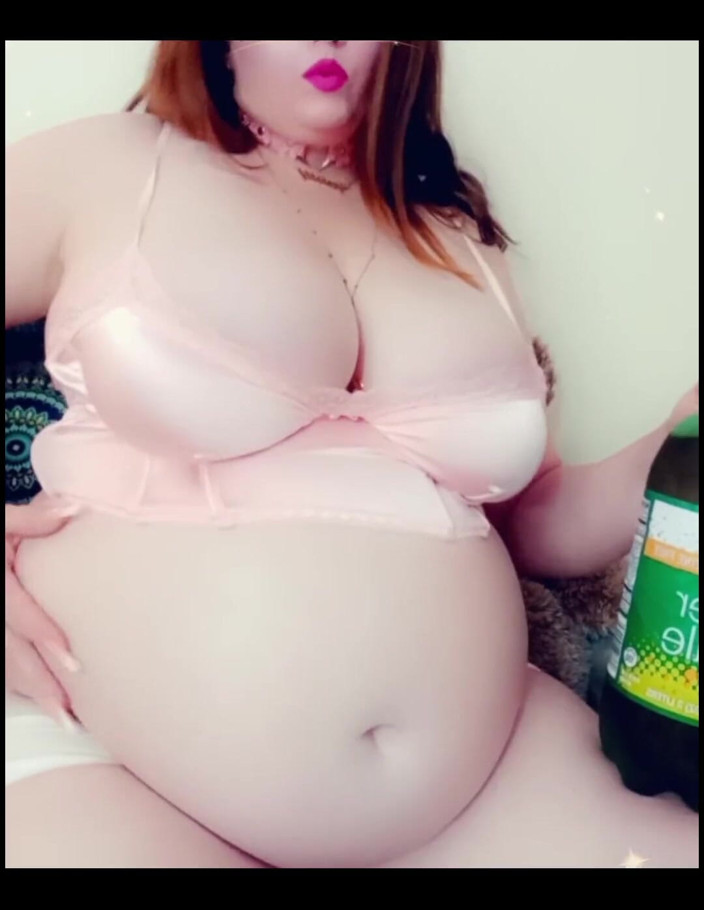 CHUBB1E_BUNN1E: Wanita besar cantik