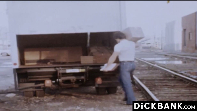 Dick bank: مثلي العضلات يعطي اللسان مذهلة