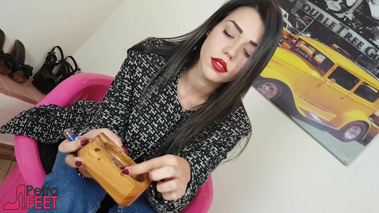 Smokin Fetish: Italská kráska miluje kouření doutníků